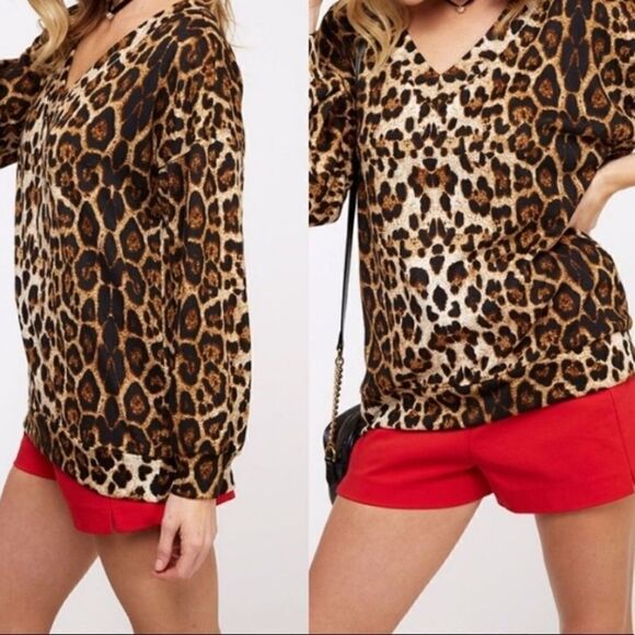 Leopard V Neck Buckle Top - Picture 9 of 16